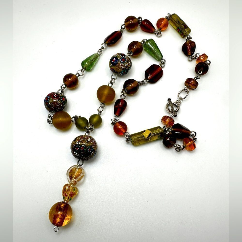 Vintage ALL GLASS and‎ silver tone hardware necklace with "tassel" pendant!